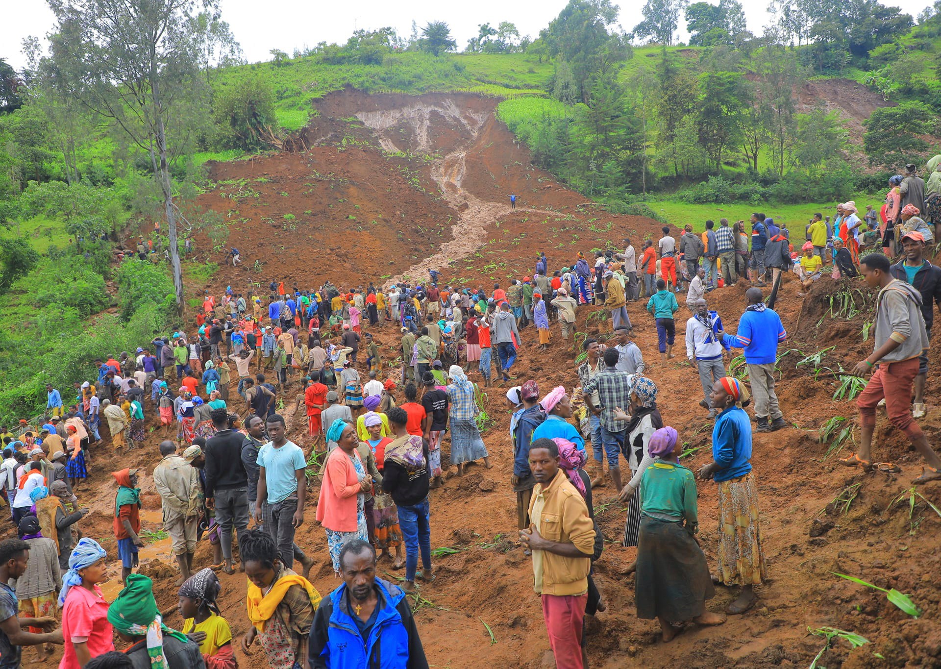 Over 100 people killed in twin Ethiopia landslides