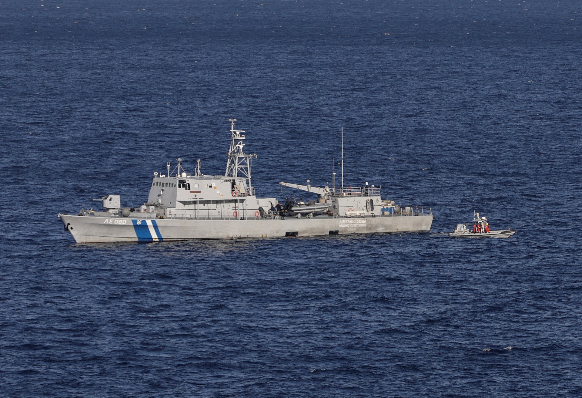 At least eight migrants drown in shipwreck off Greek island of Samos