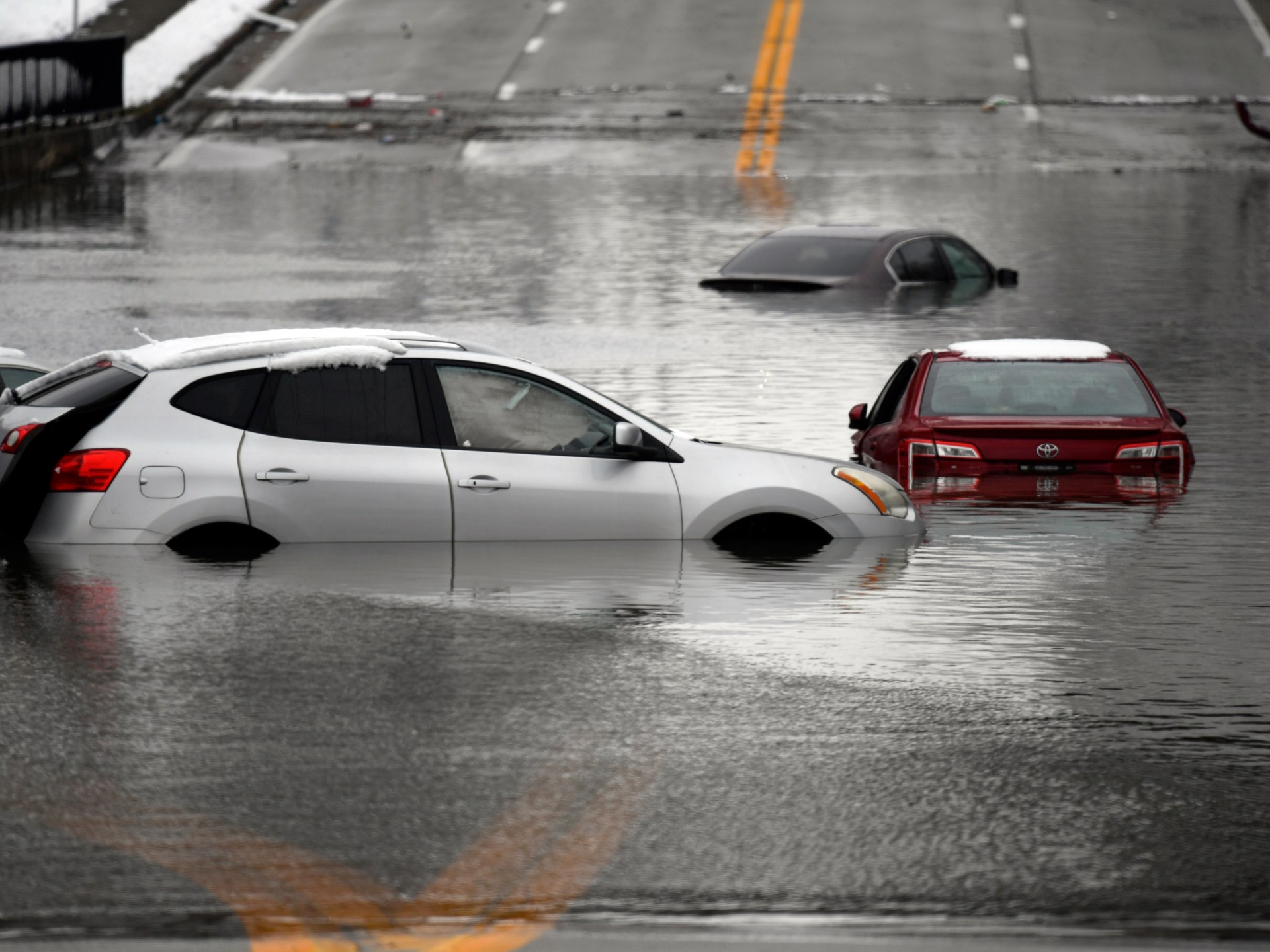 At least 9 dead, including 8 in Kentucky, as winter storms batter the US