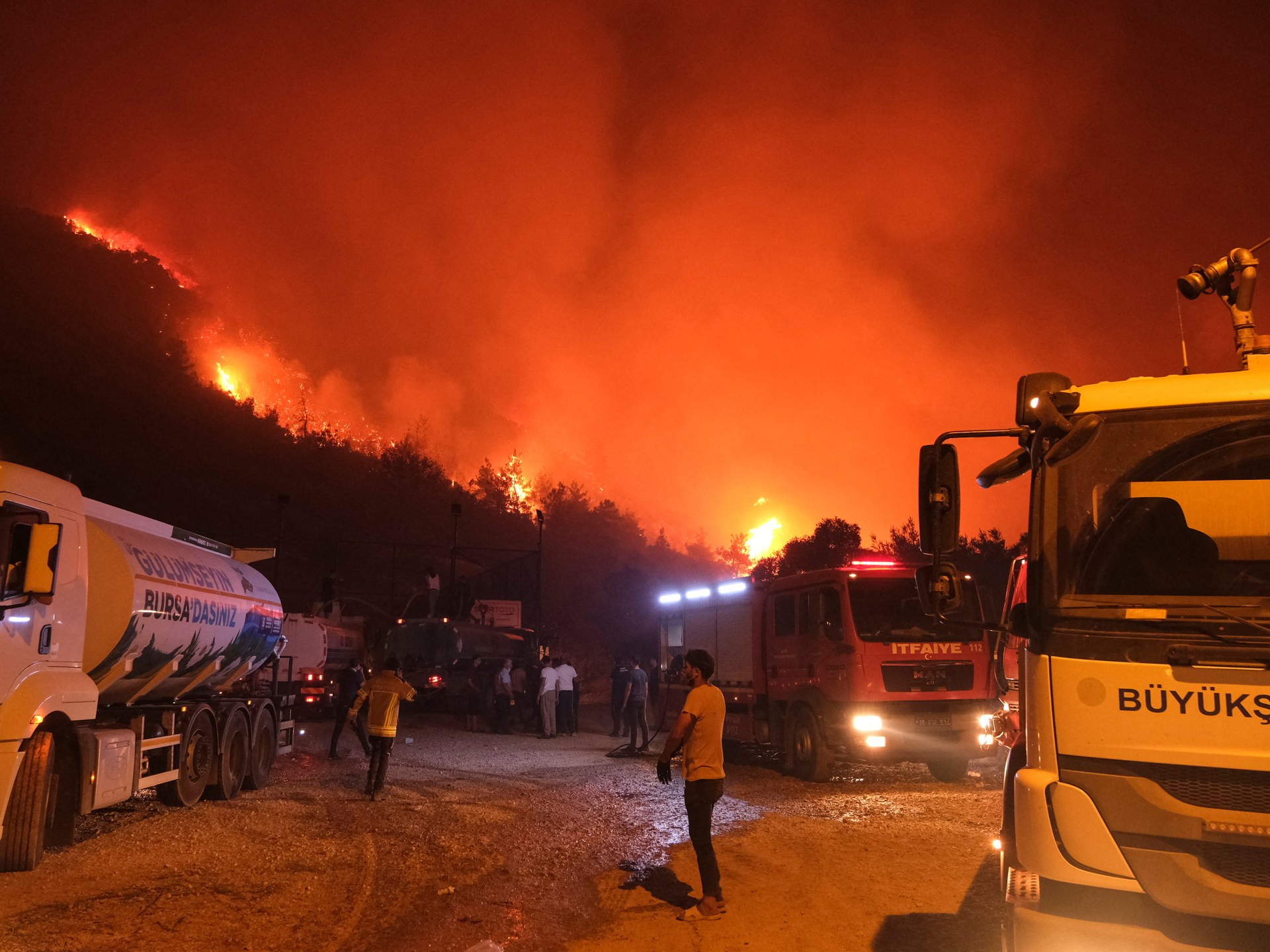 Wildfires threaten Turkiye’s fourth-largest city