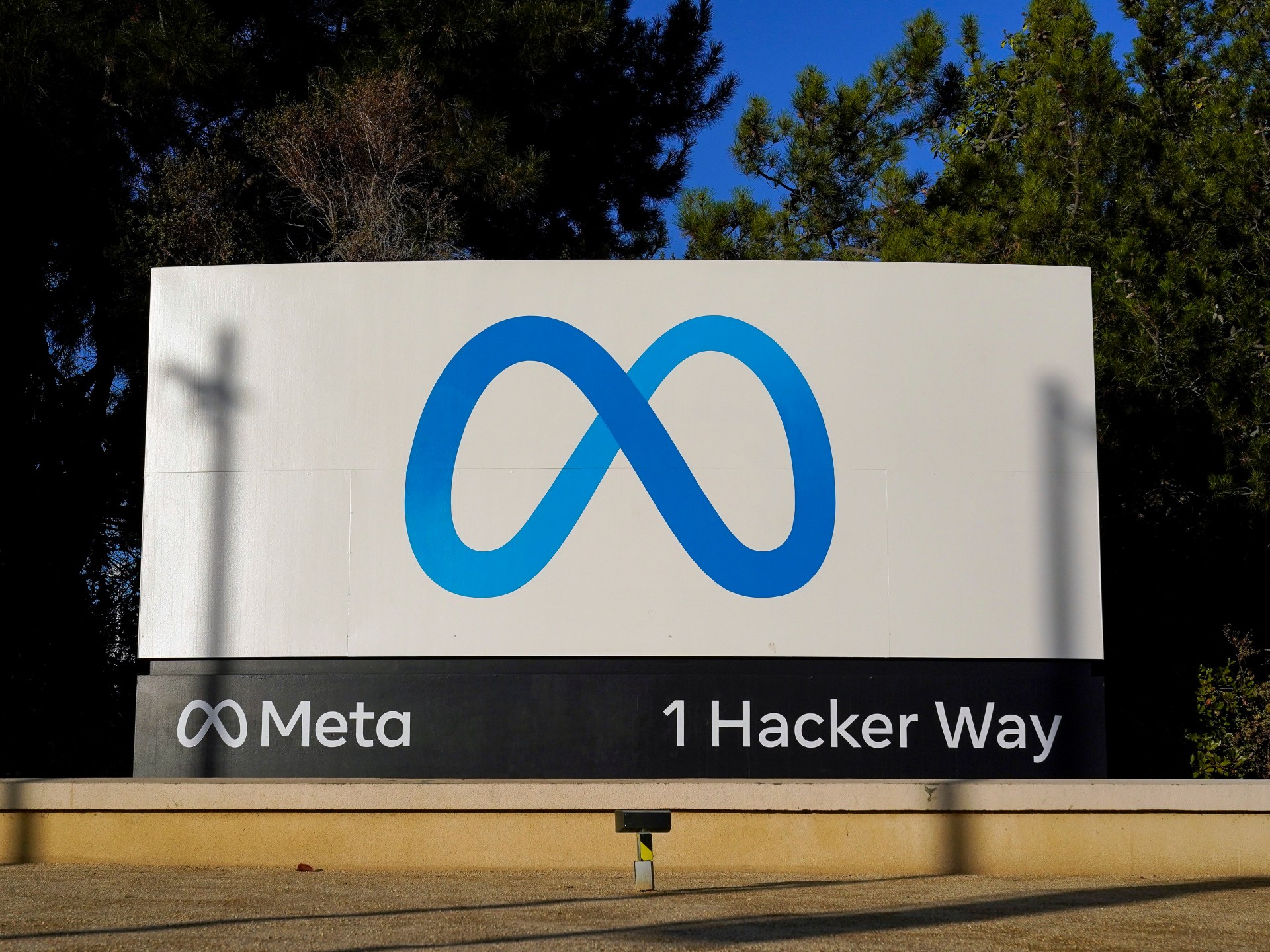 Meta to suspend political advertising in the EU as transparency law looms