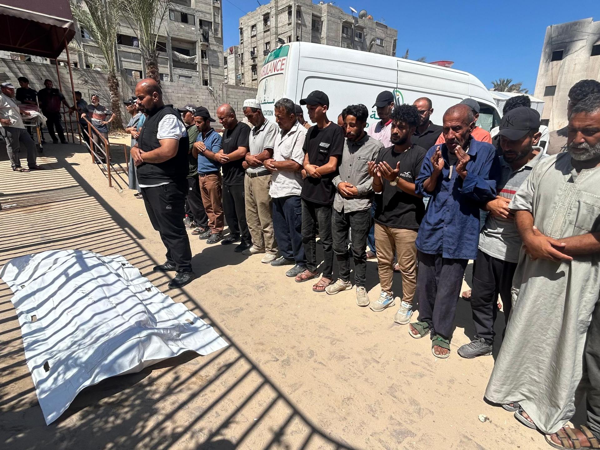 Israel kills more than 300 in Gaza in 48 hours as possible truce in balance