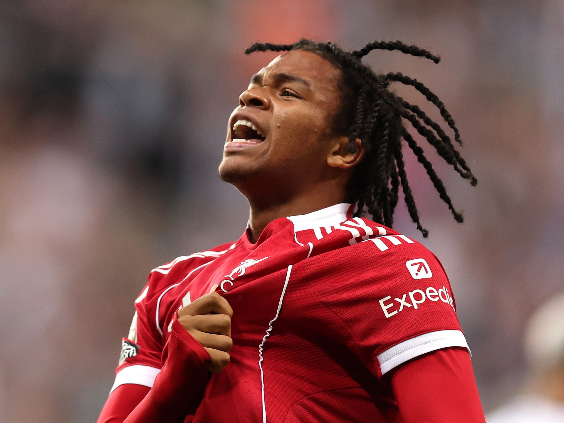 Liverpool beat 10-man Newcastle United 3-2 in Premier League thriller