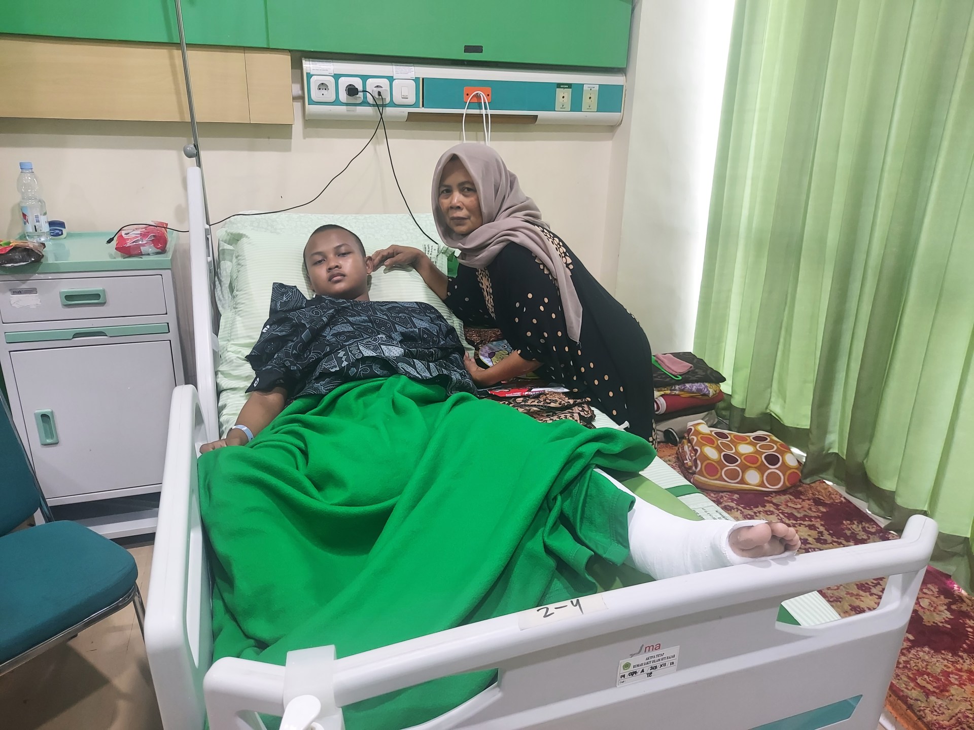 Parents see tragedy, not fault, in Indonesia school collapse