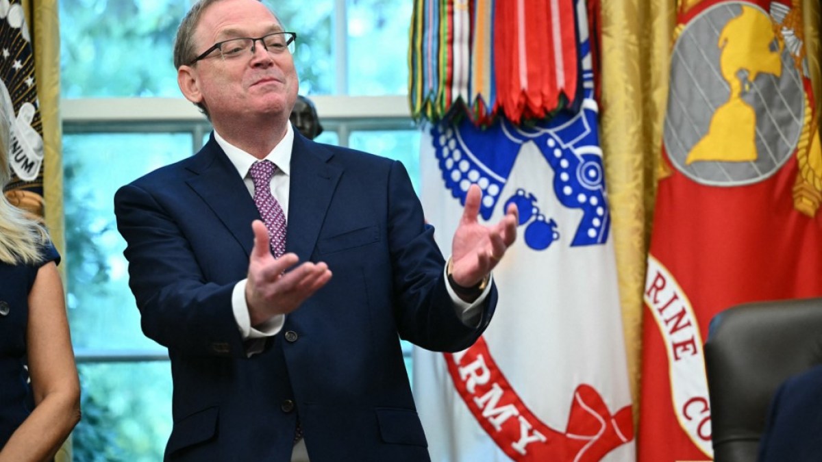 White House threatens mass layoffs amid deepening US government shutdown