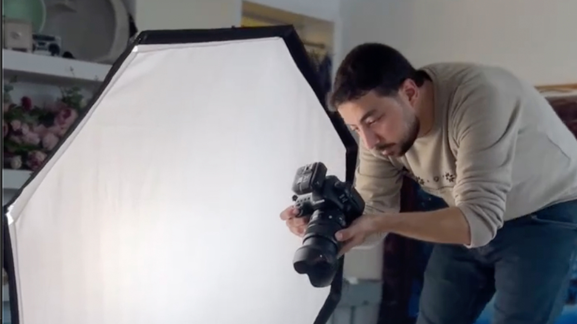 Israel kills journalist Yahia Barzaq known for his newborn baby portraits