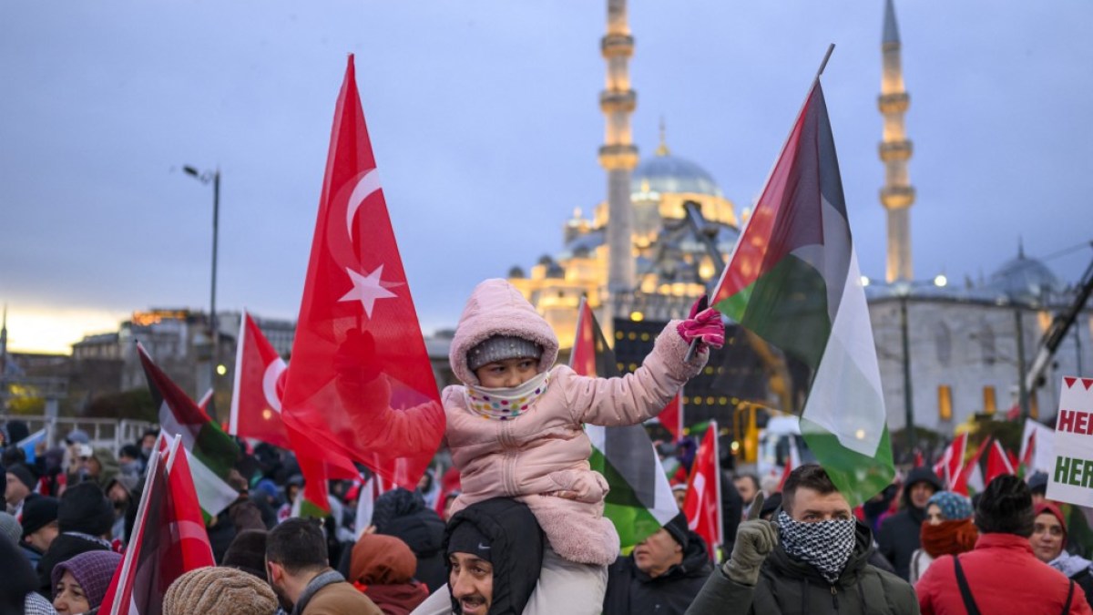 Hundreds of thousands march in Istanbul in solidarity with Gaza