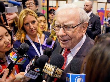 Some Warren Buffett wisdom on his last day leading Berkshire Hathaway