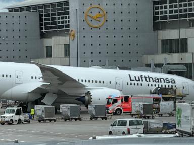 Lufthansa workers injured after Boeing 787’s nose landing gear collapses in Frankfurt